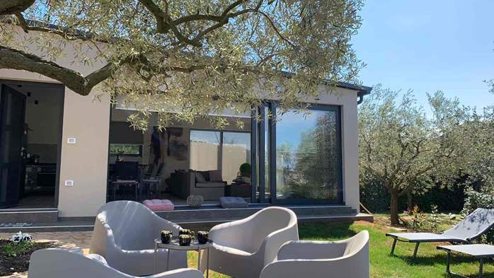 Moderna casa a Fažana con un bellissimo giardino, barbecue e WiFi, 2
