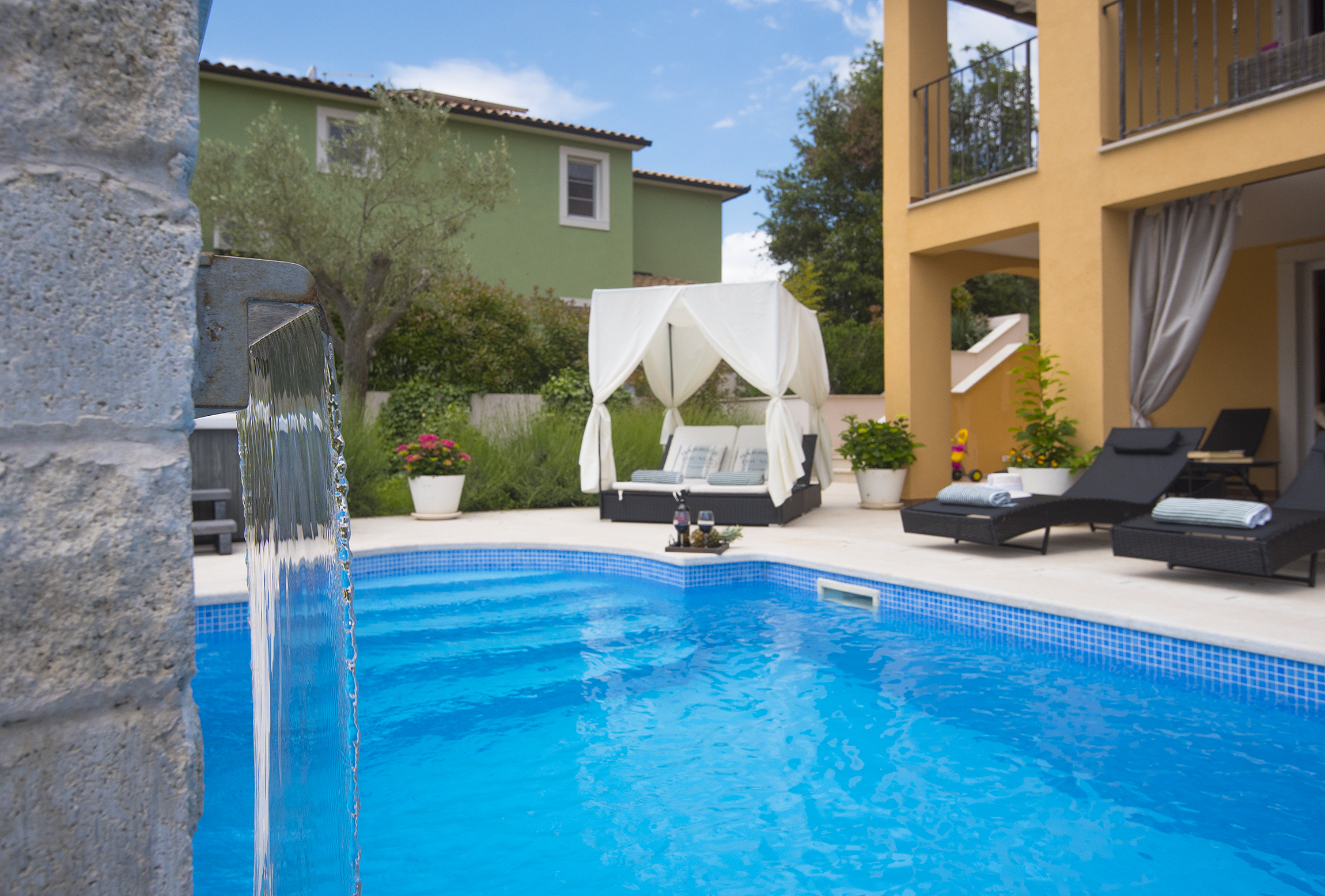 Schöne Villa mit Pool, Whirlpool, Sauna, Fitnessraum und WiFi