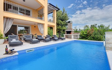 Schöne Villa mit Pool, Whirlpool, Sauna, Fitnessraum und WiFi