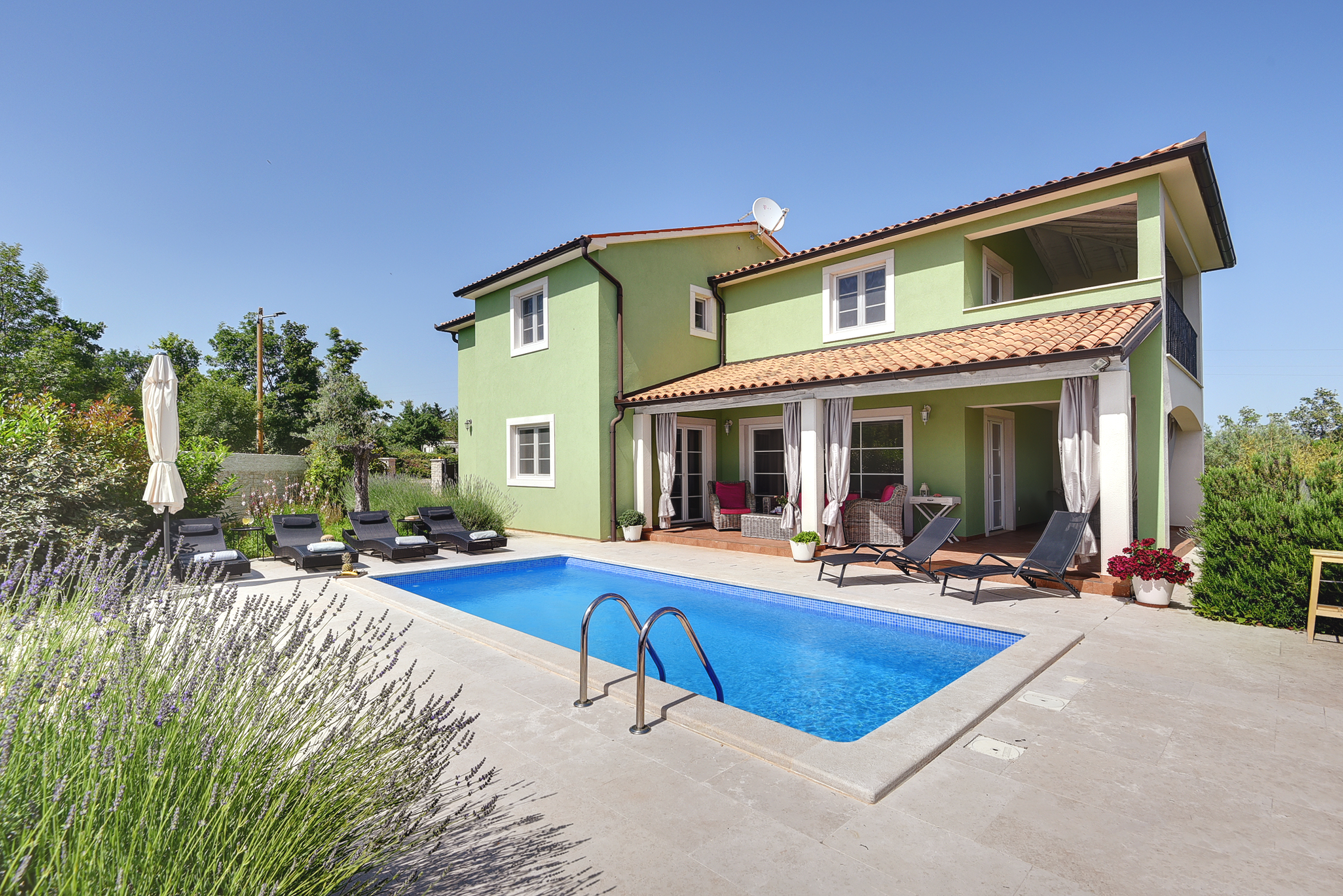 Beautiful villa with private pool, jacuzzi and playground