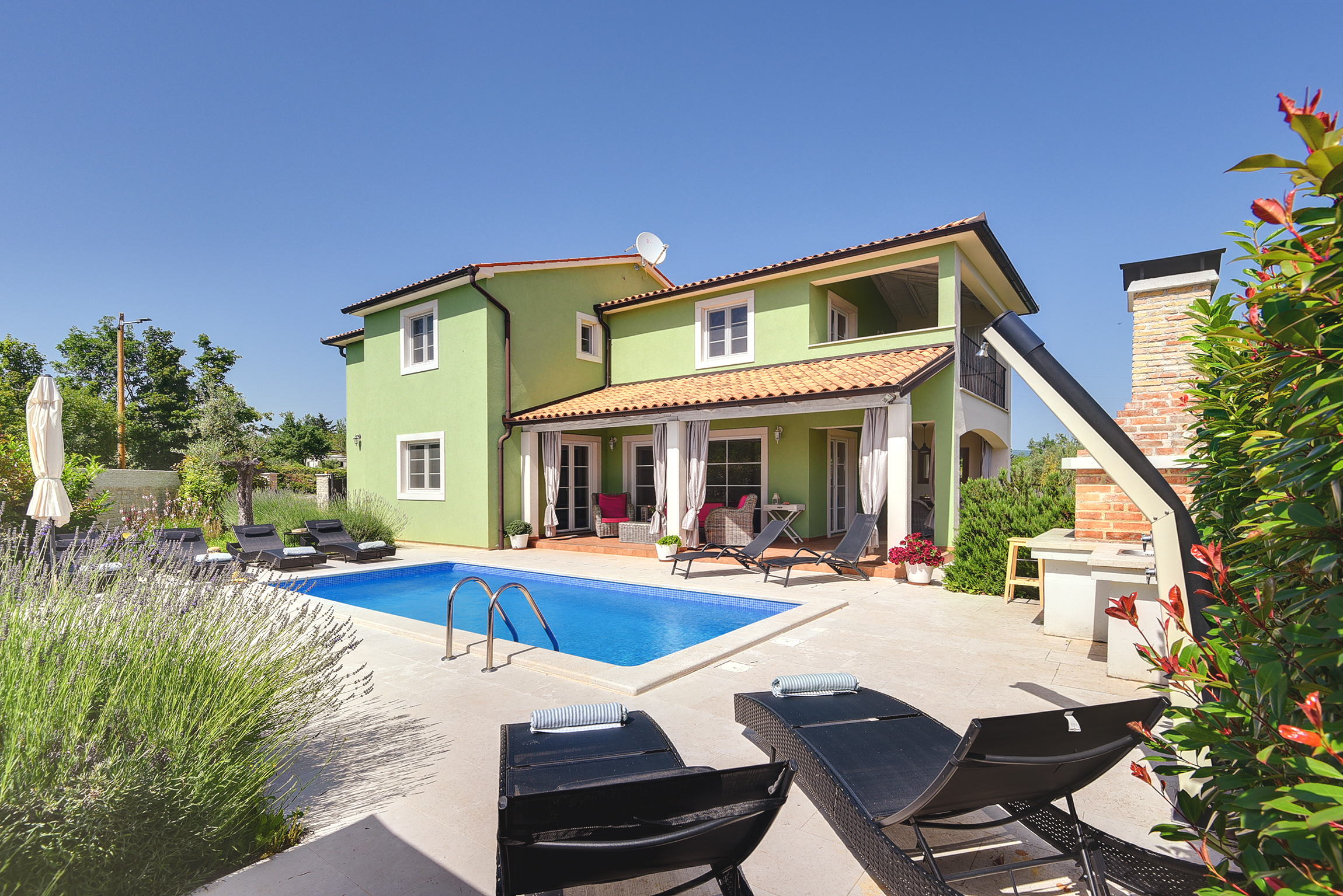 Beautiful villa with private pool, jacuzzi and playground