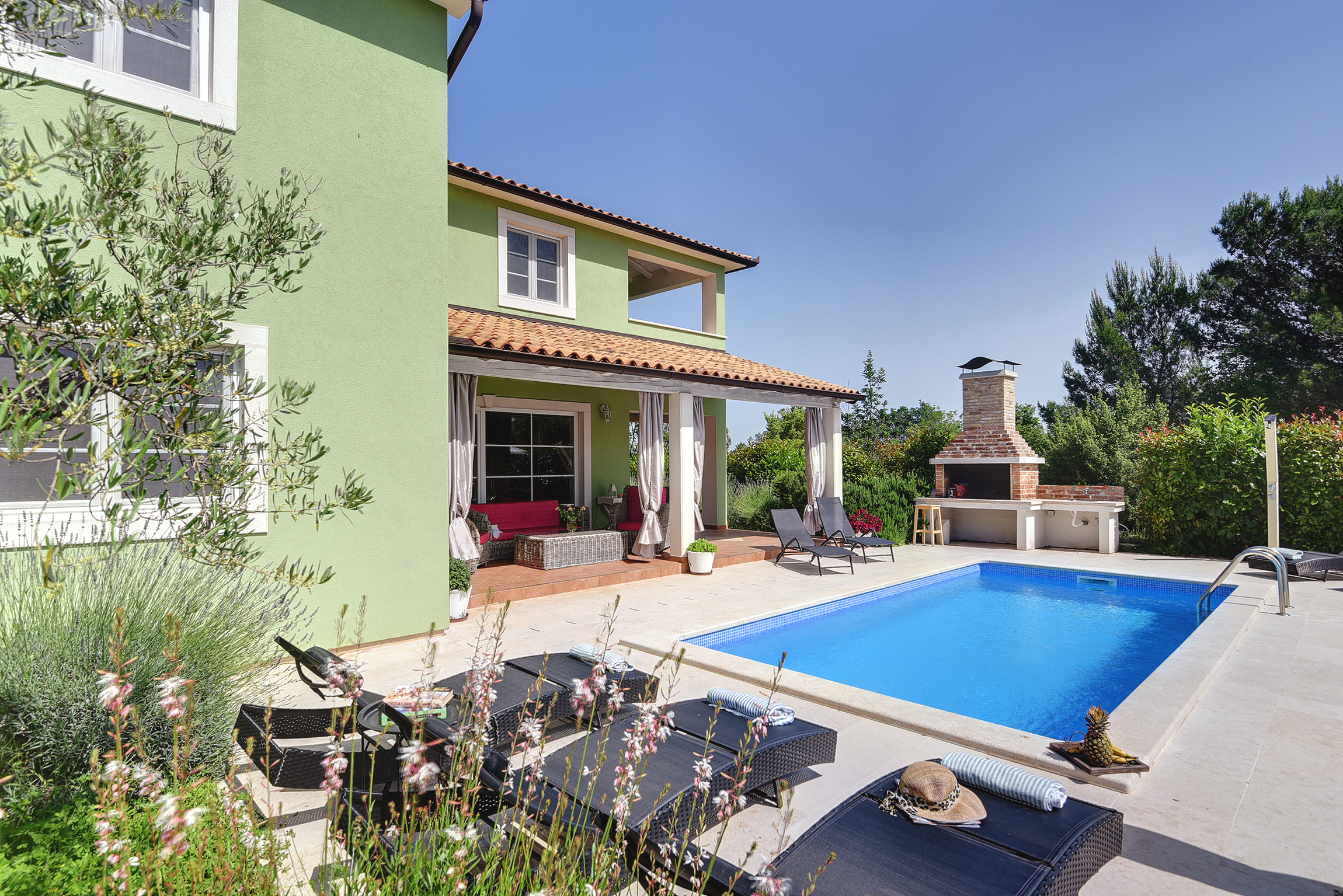 Beautiful villa with private pool, jacuzzi and playground