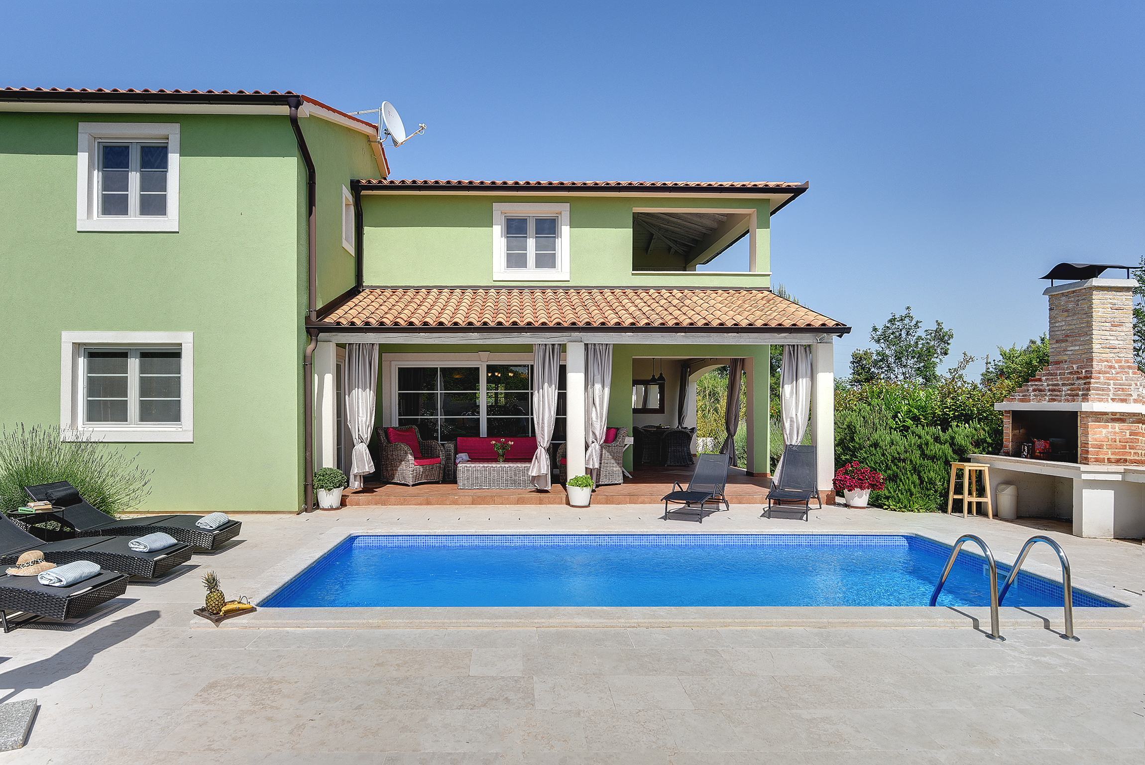 Beautiful villa with private pool, jacuzzi and playground