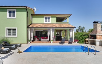 Beautiful villa with private pool, jacuzzi and playground