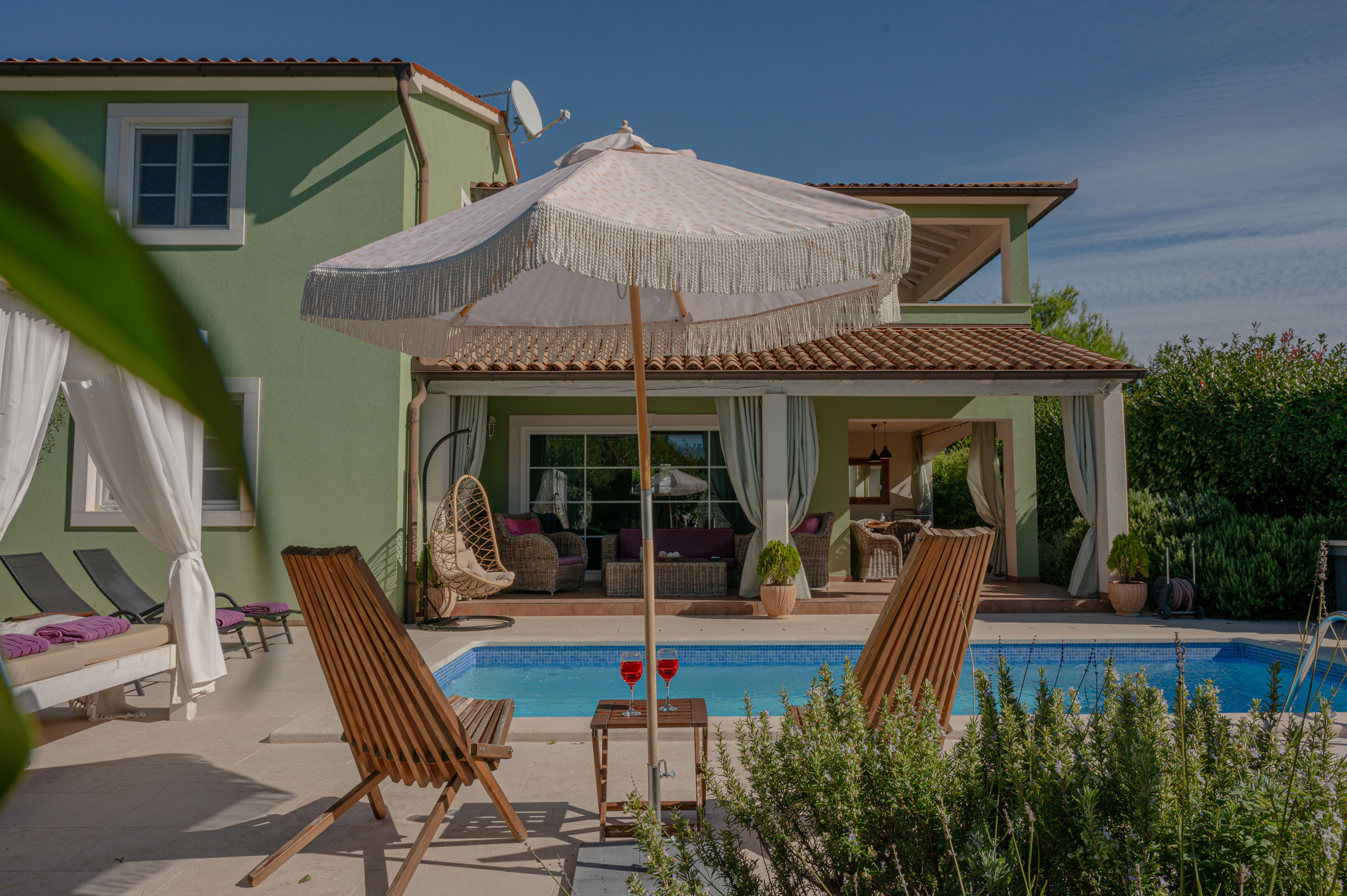 Beautiful villa with private pool, jacuzzi and playground
