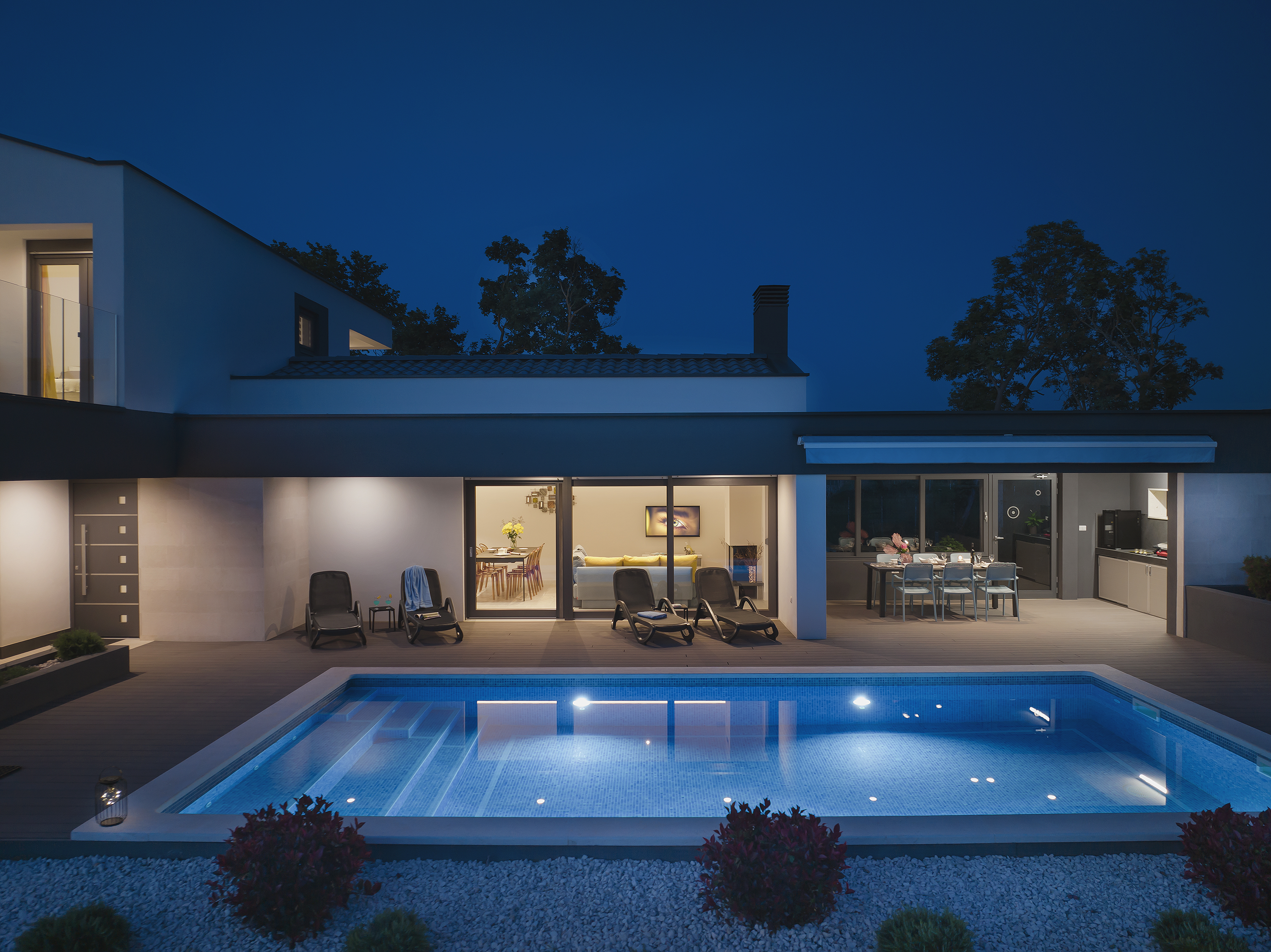 Moderna vila u Valbandonu s vanjskim bazenom i tri spavaće sobe