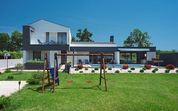 Villa moderna a Valbandon con piscina e tre camere da letto