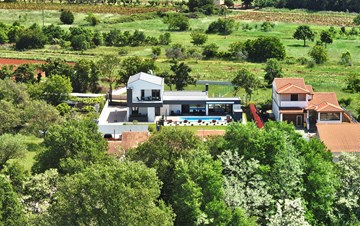 Villa moderna a Valbandon con piscina e tre camere da letto