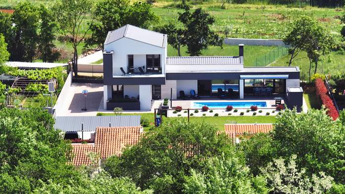 Modern villa in Valbandon with outdoor pool and three bedrooms, 13