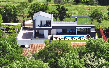 Moderne Villa in Valbandon mit Außenpool und drei Schlafzimmern