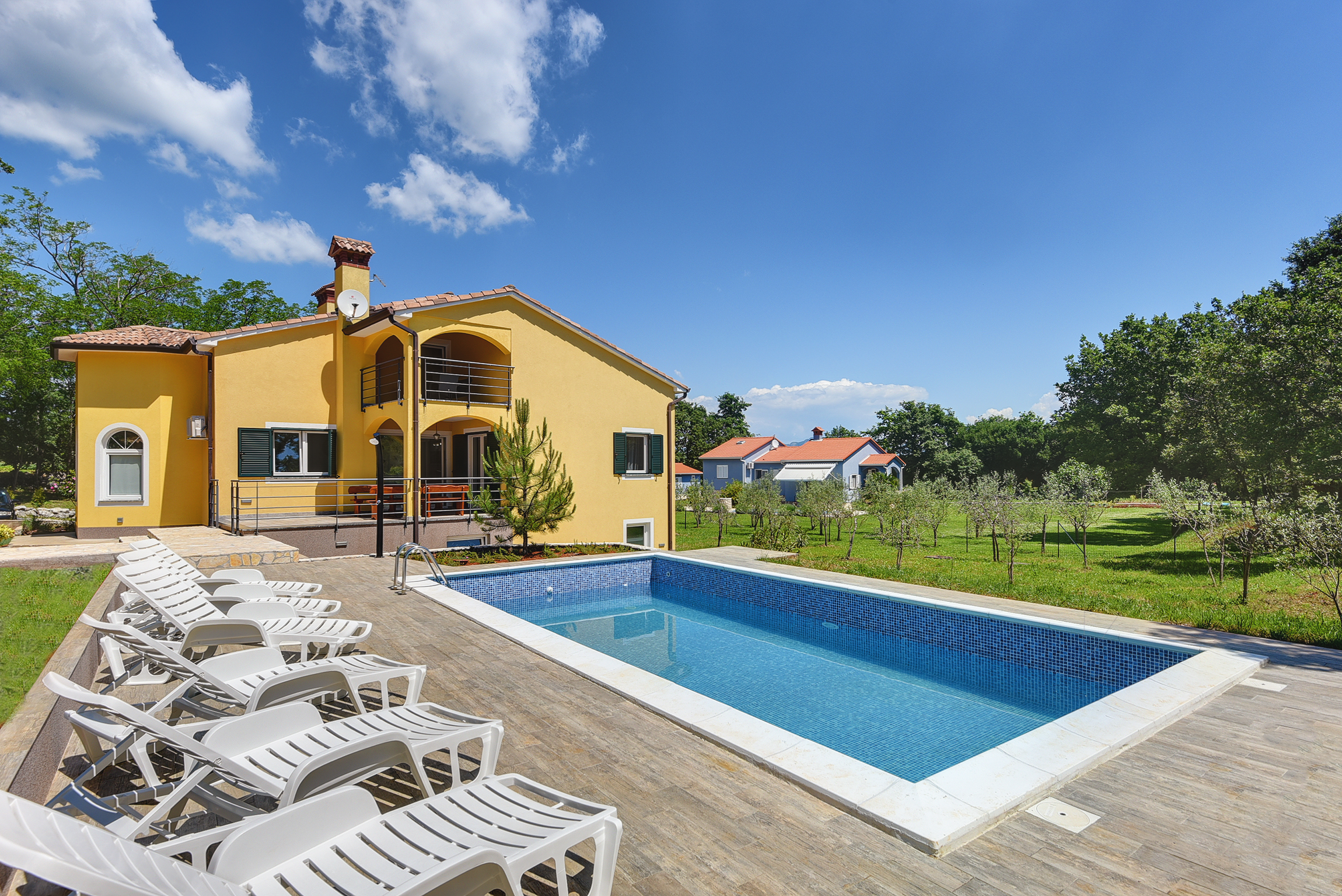 Divna vila na dva kata s privatnim bazenom za do osam osoba, WiFi