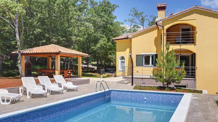 Schöne zweistöckige Villa mit privatem Pool für bis zu 8 Personen, 2