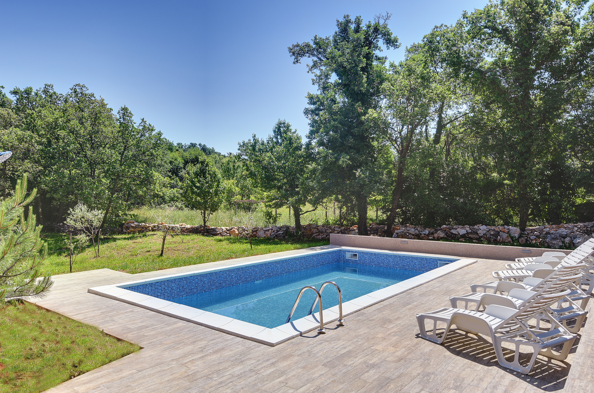 Divna vila na dva kata s privatnim bazenom za do osam osoba, WiFi