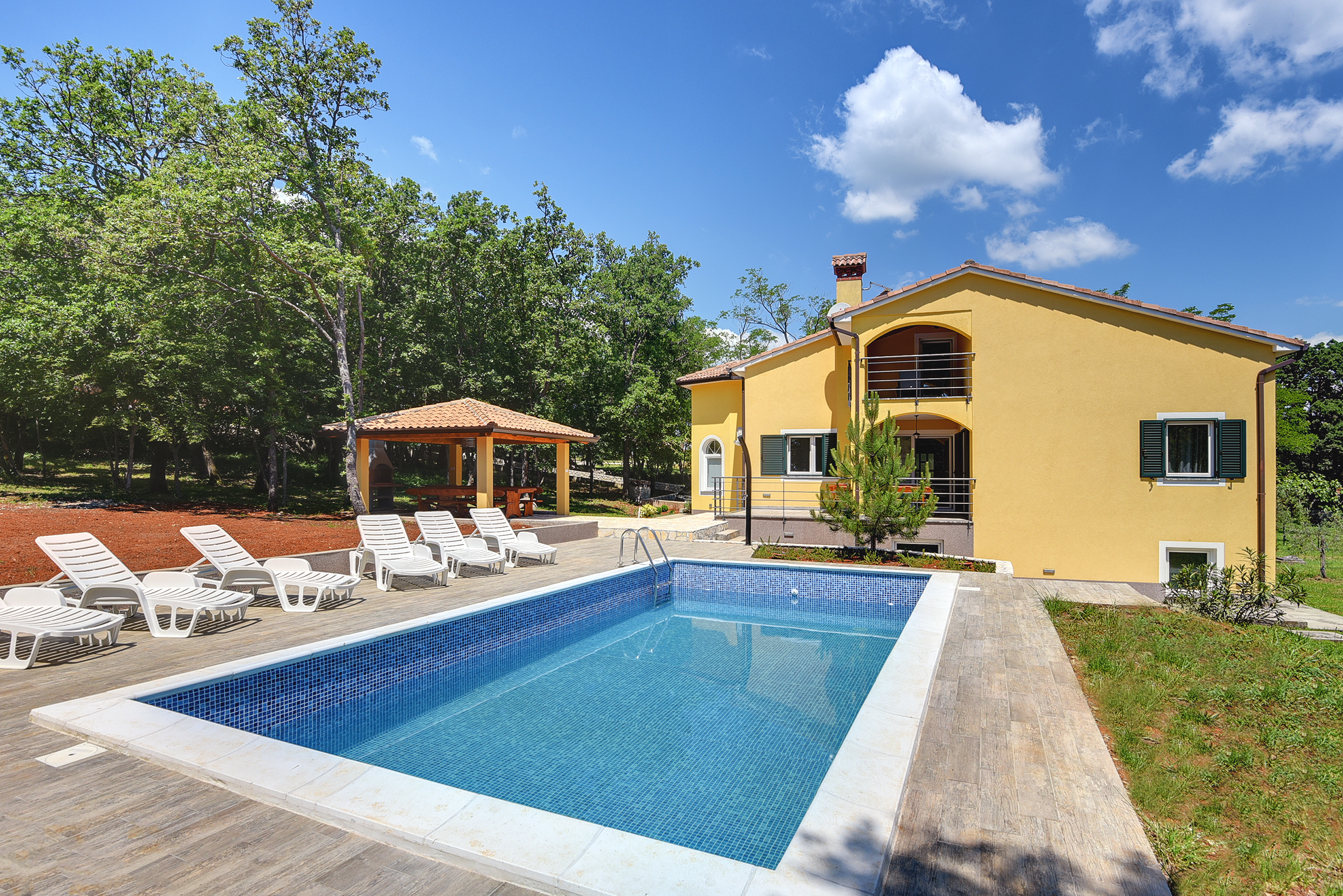 Divna vila na dva kata s privatnim bazenom za do osam osoba, WiFi