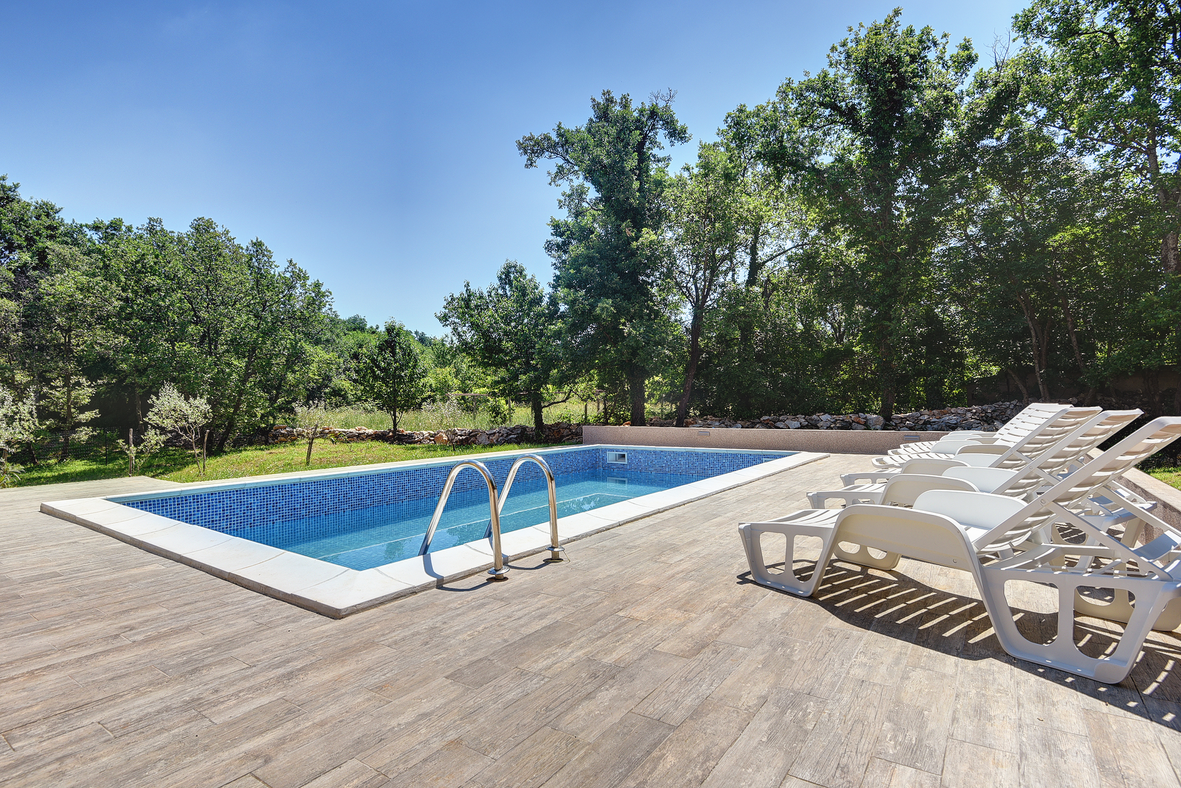 Divna vila na dva kata s privatnim bazenom za do osam osoba, WiFi