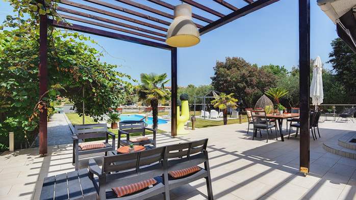Stunning villa with outdoor pool, 10 m from the sea, parking,WiFi, 27