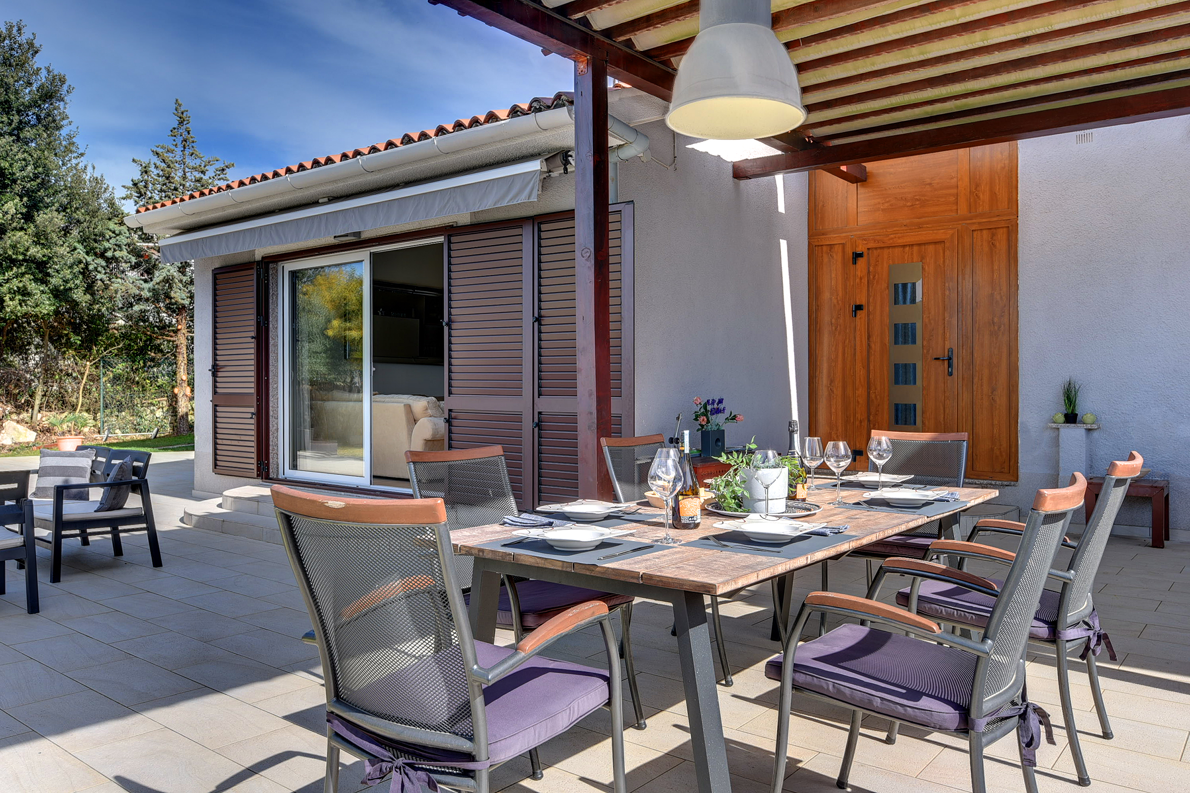 Erstaunliche Villa mit Außenpool, 10 m vom Meer entfernt, WLAN