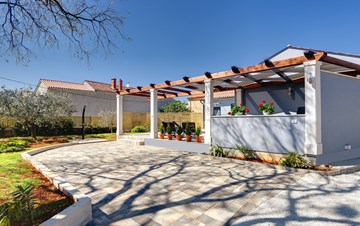 Villa a Galižana per 6 persone, piscina, terrazza prendisole,WiFi