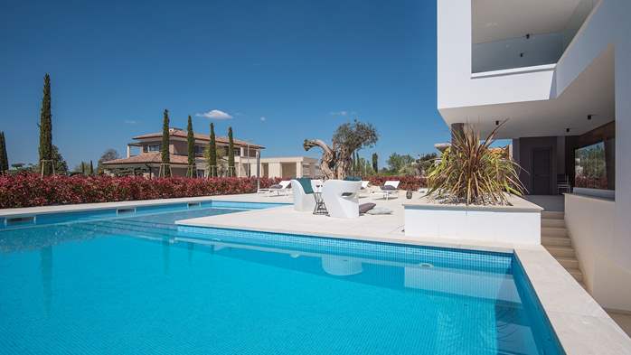 Newly built modern villa with 6 rooms, pool and large terrace, 5