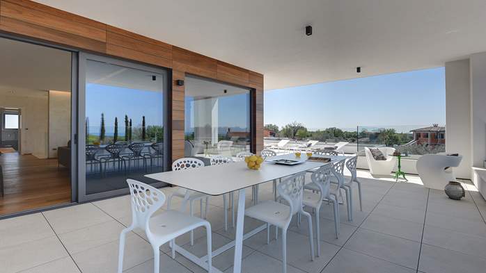 Neu gebaute moderne Villa mit 6 Zimmern, Pool und großer Terrasse, 10