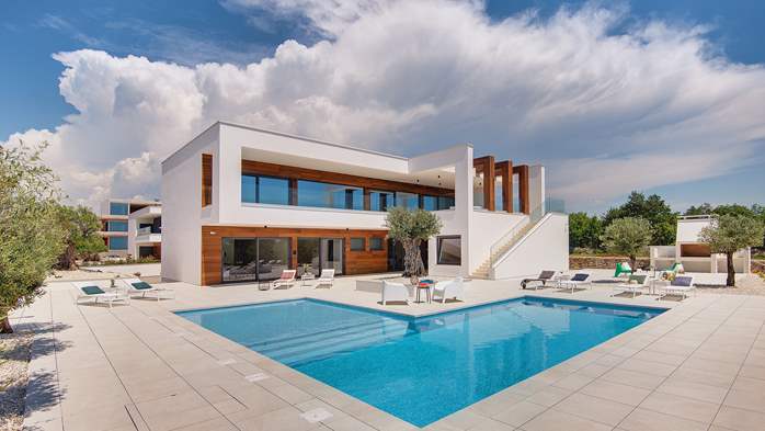 Luxury villa with outdoor pool, Finnish sauna and playroom, 1