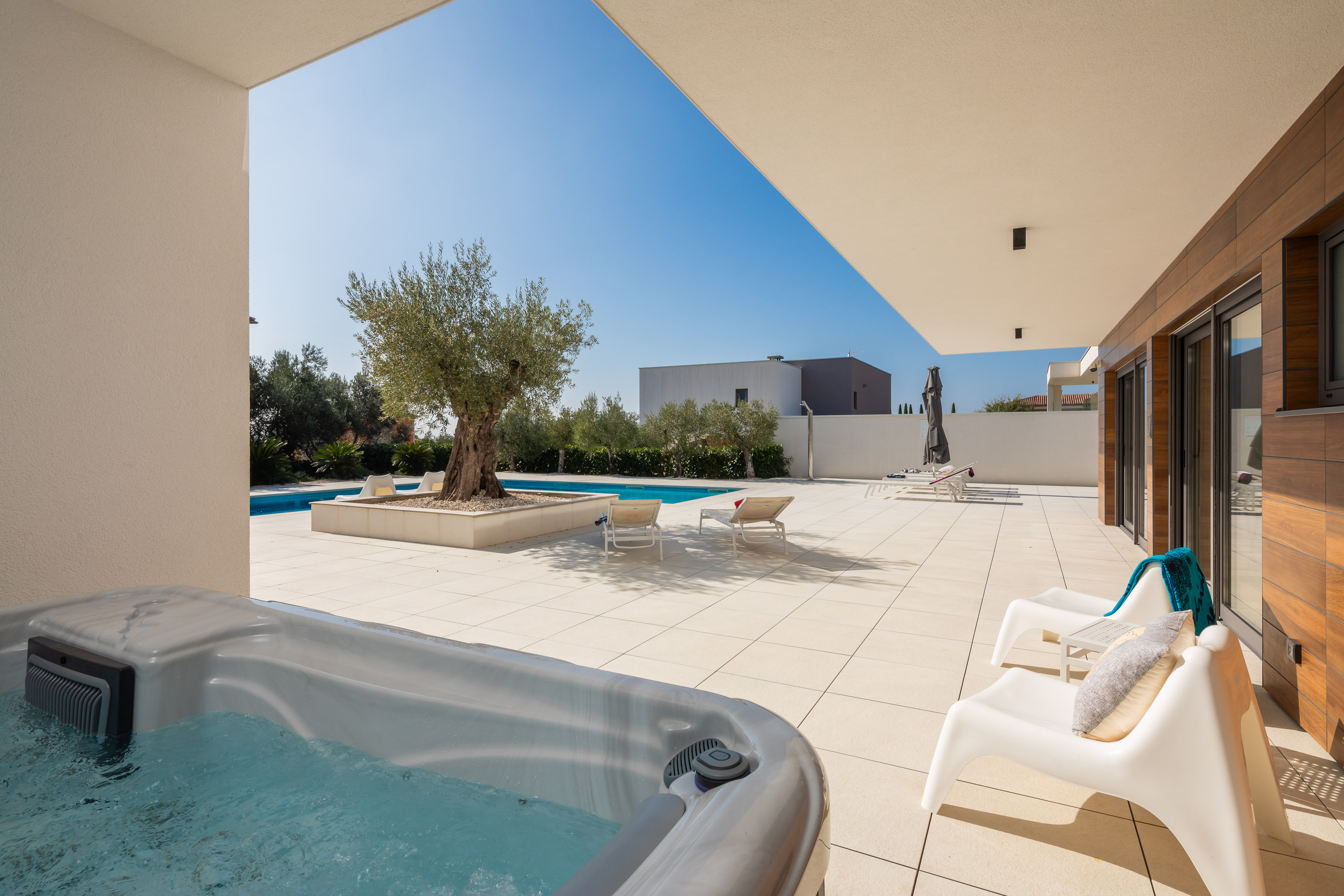 Villa con piscina all'aperto, sauna finlandese e jacuzzi