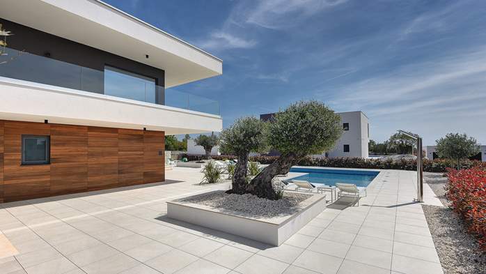 Exquisite villa for 12 people with private pool and Finnish sauna, 2