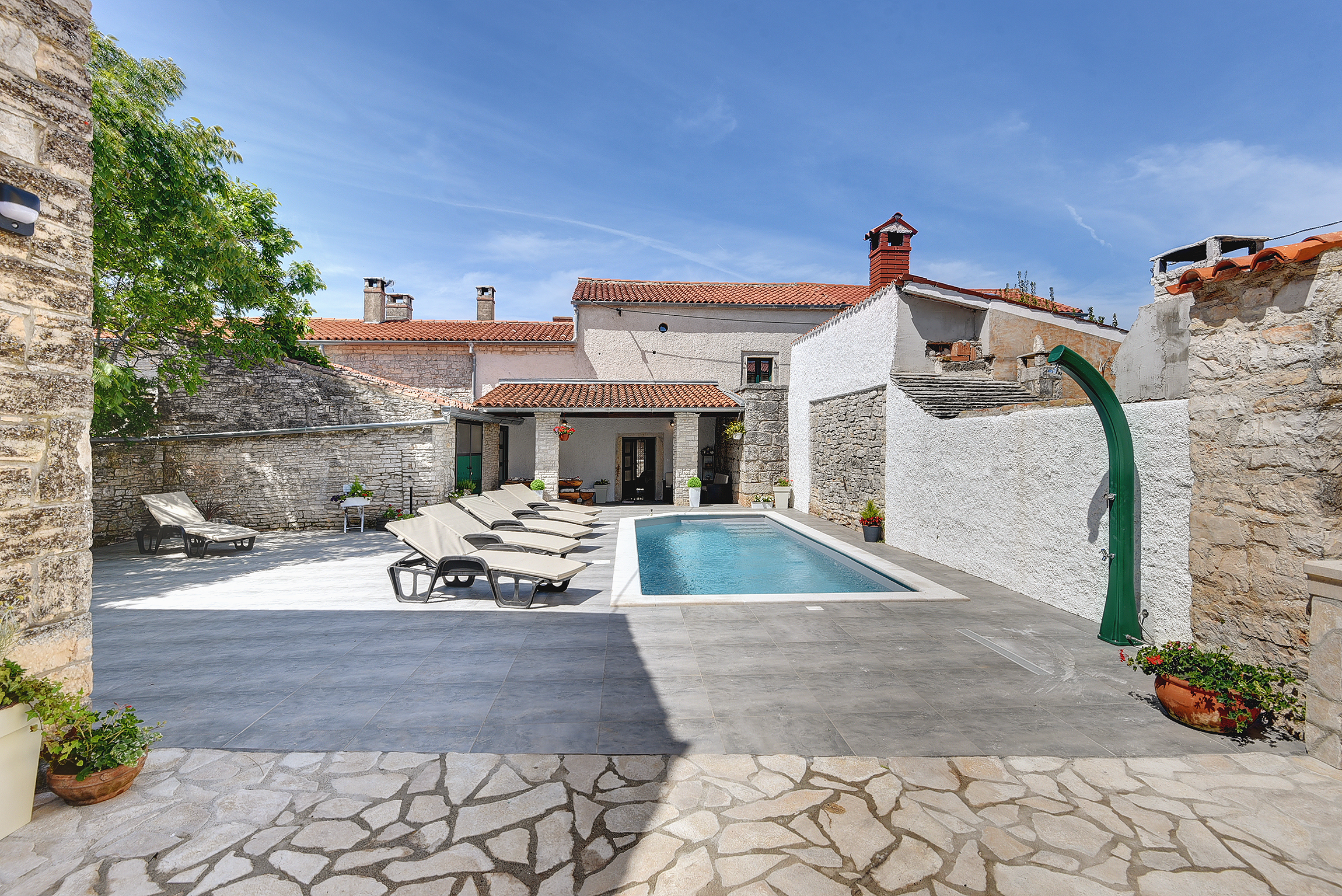 Casa istriana ristrutturata in una bella villa con piscina, WiFi