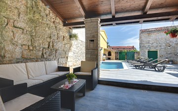 Istrian house renovated in a lovely villa with pool on 3 floors