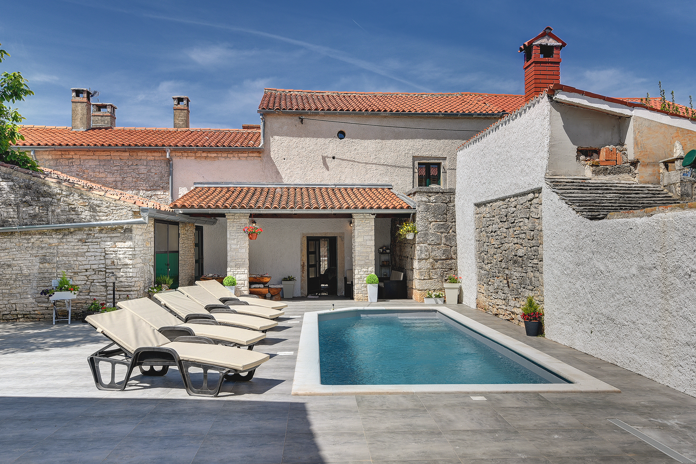 Casa istriana ristrutturata in una bella villa con piscina, WiFi