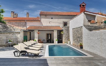 Istrisches Haus, renoviert in einer Villa mit Pool auf 3 Etagen