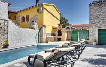 Istrian house renovated in a lovely villa with pool on 3 floors