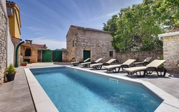 Casa istriana ristrutturata in una bella villa con piscina, WiFi