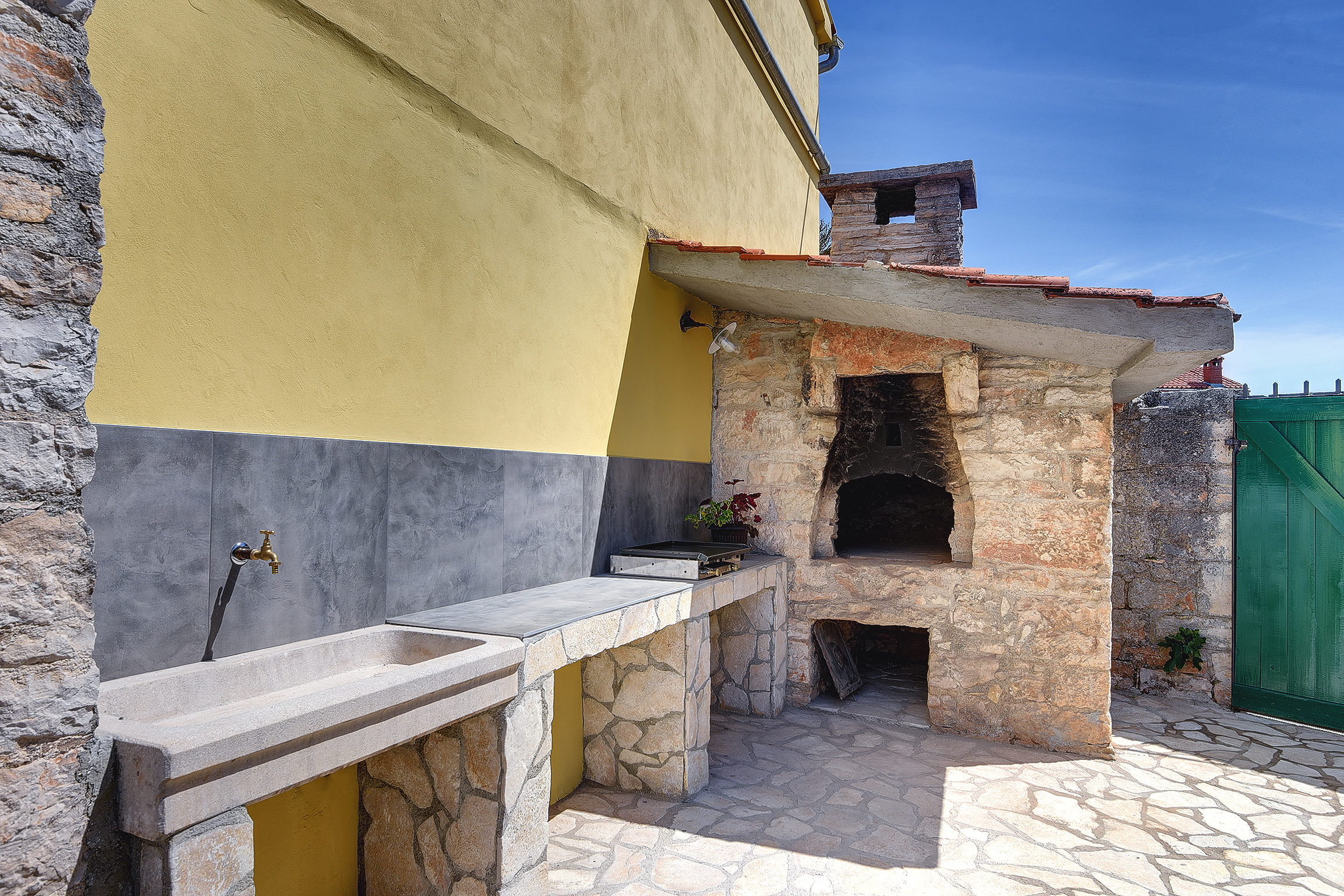 Casa istriana ristrutturata in una bella villa con piscina, WiFi