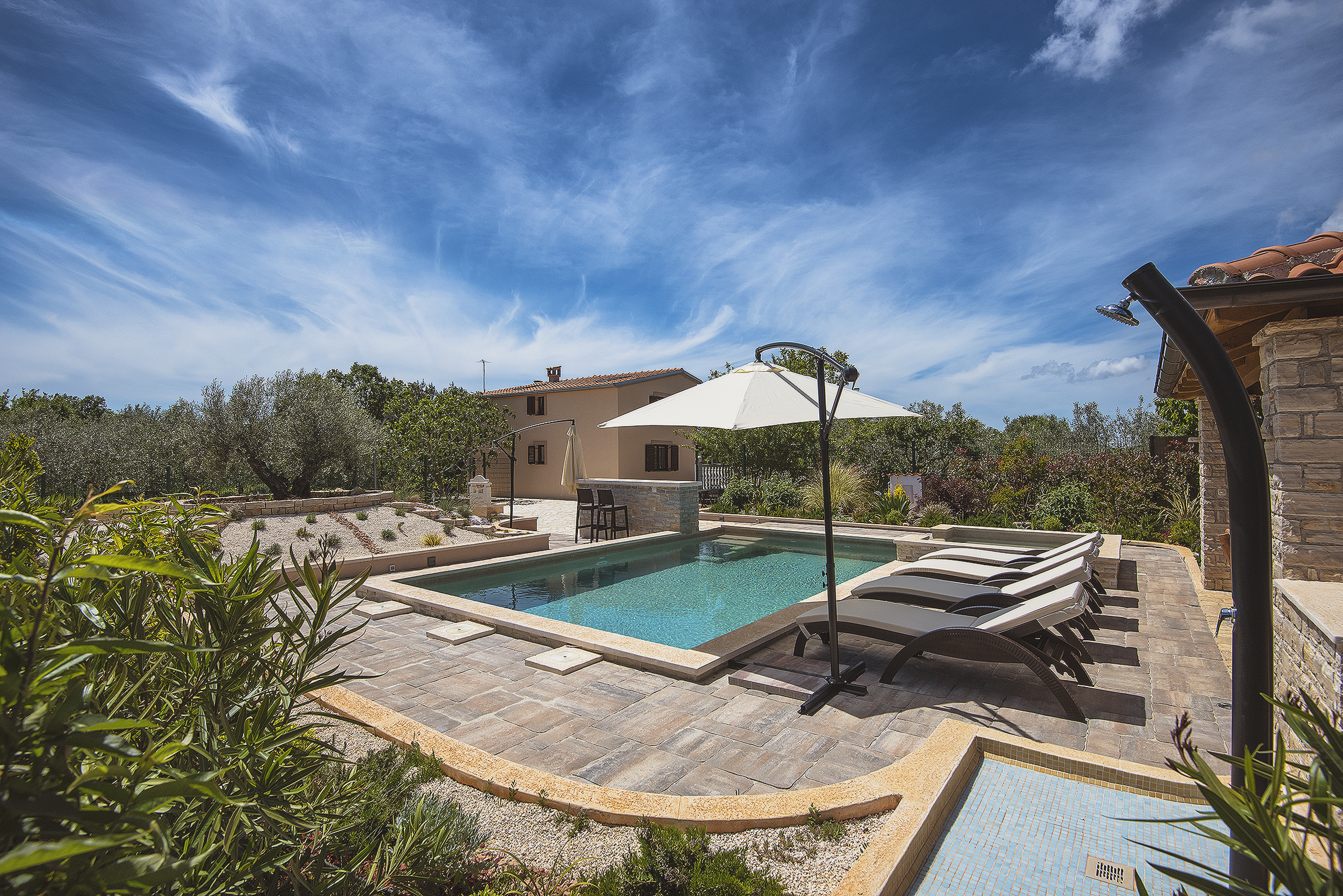 Villa with pool, sun terrace and beautifully landscaped garden