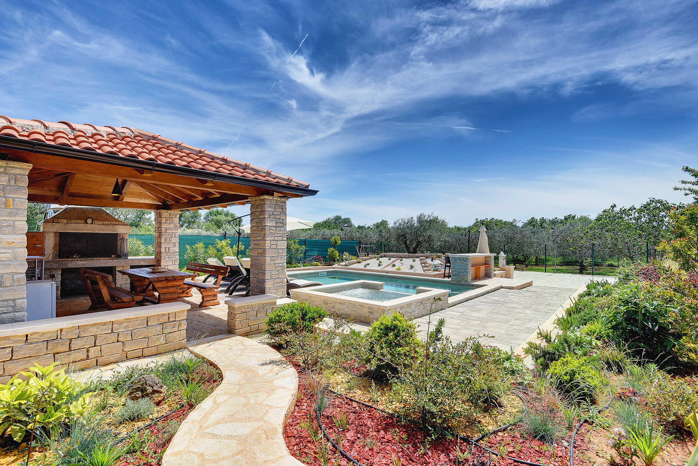 Villa with pool, sun terrace and beautifully landscaped garden