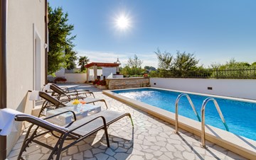 Nicely decorated villa with private pool and panoramic view