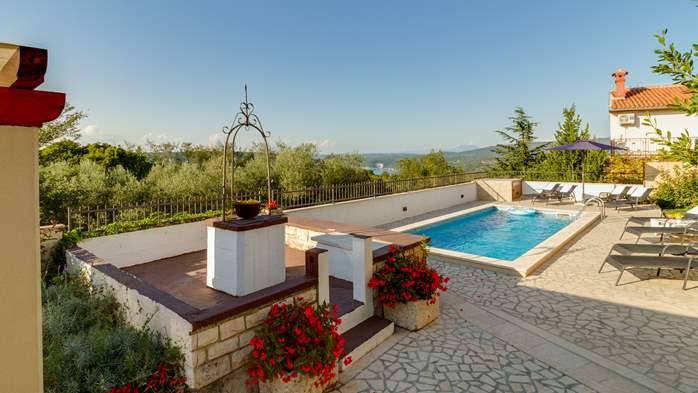 Villa ben arredata con piscina privata e vista panoramica, 8