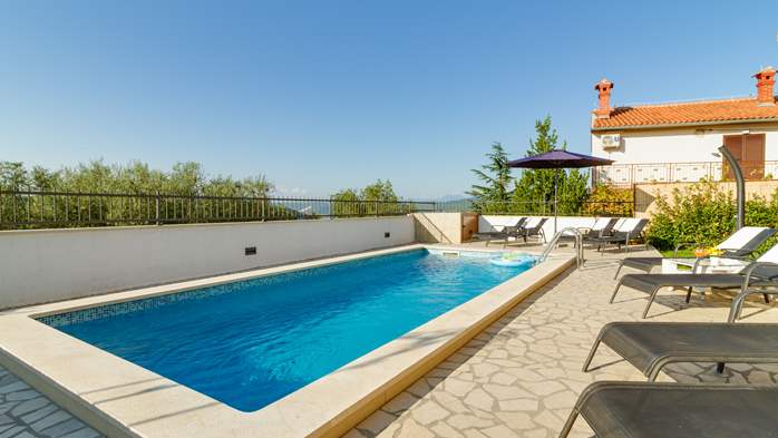 Villa ben arredata con piscina privata e vista panoramica, 4