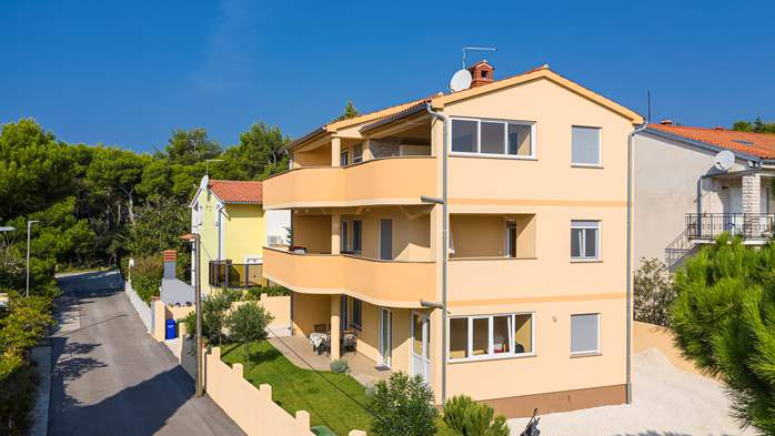 Accommodation in apartments only 400 m to the sea in Premantura, 11