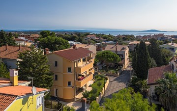 Accommodation in apartments only 400 m to the sea in Premantura