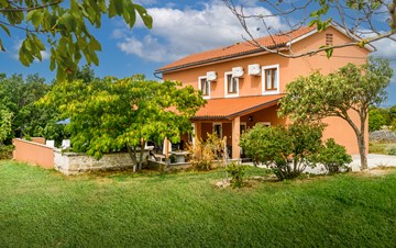 Spacious villa for 10 persons with children's playground