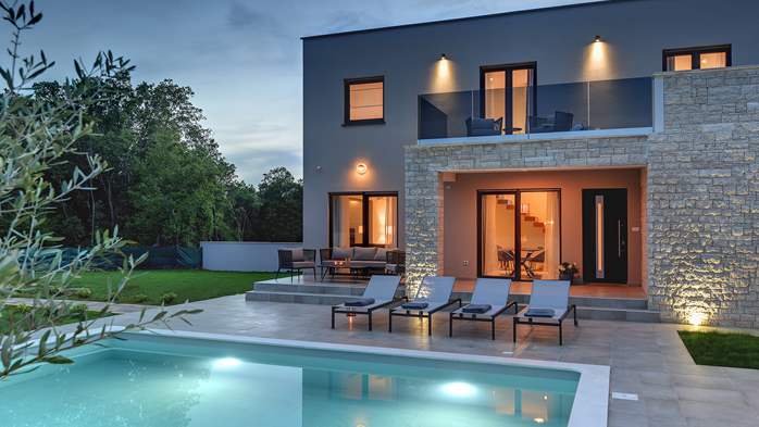 Schöne Villa für 6 Personen mit Pool und Außenküche, 1
