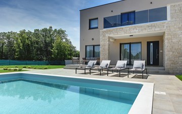 Schöne Villa für 6 Personen mit Pool und Außenküche