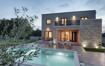 Schöne Villa für 6 Personen mit Pool und Außenküche