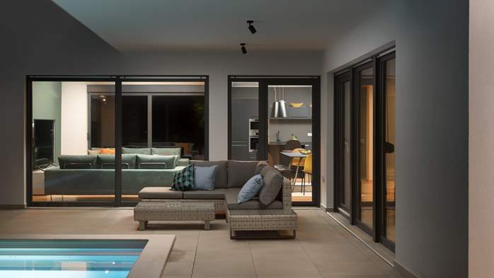 Moderna vila s finskom saunom i privatnim bazenom za osam osoba, 3