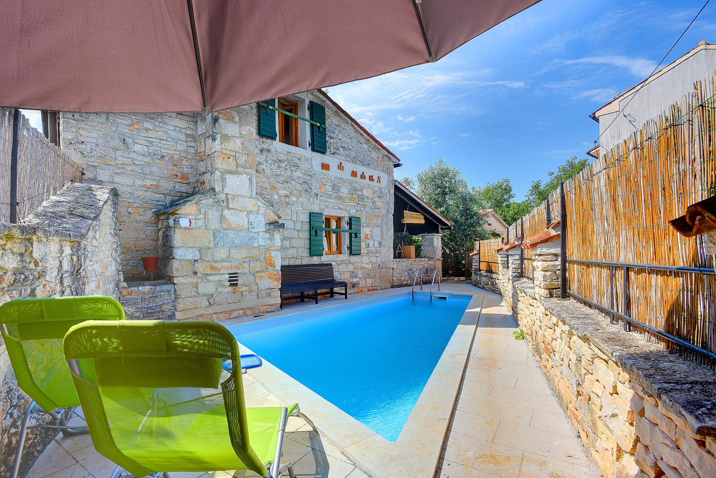 Beautiful stone house with swimming pool and terrace for 3 pax