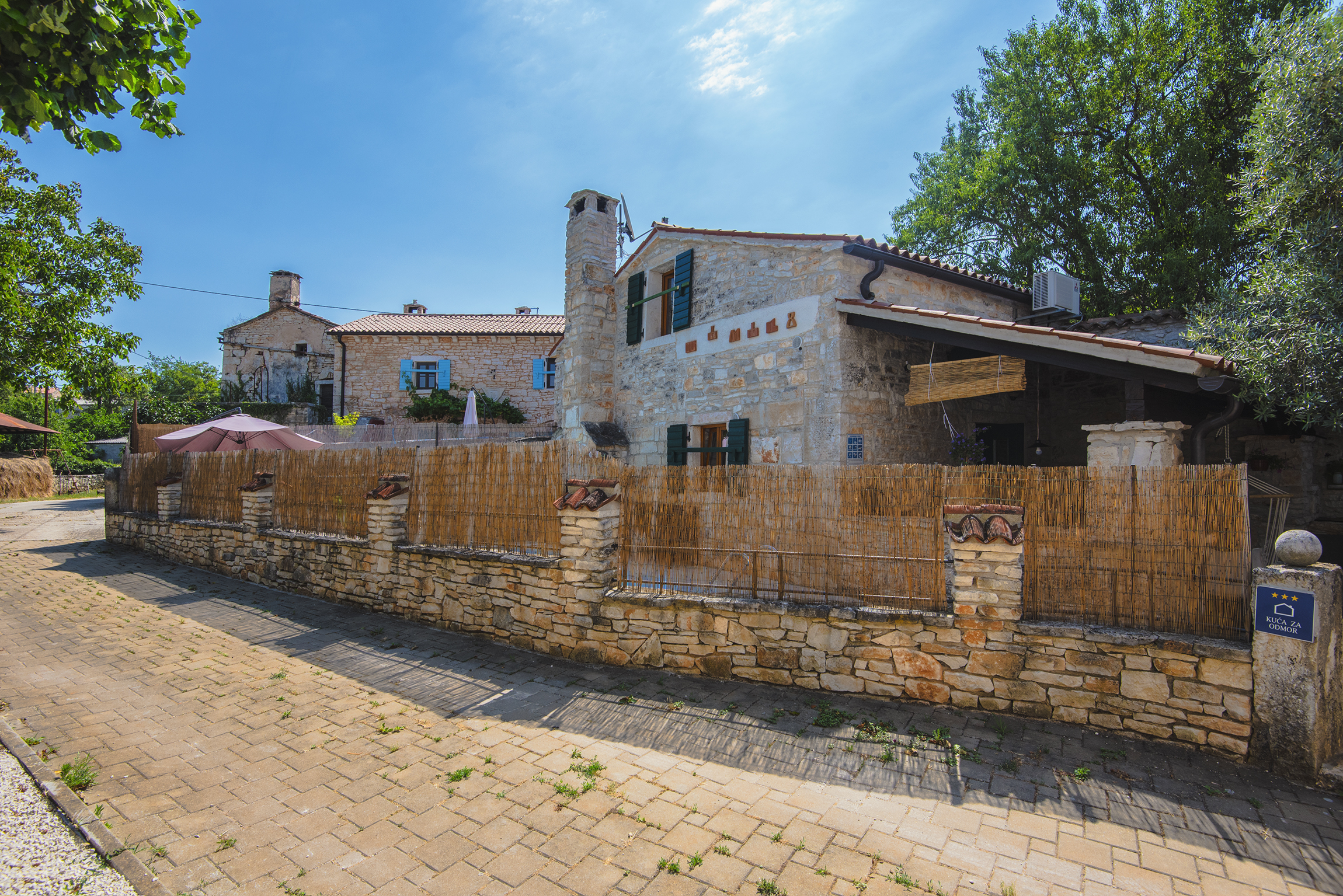Beautiful stone house with swimming pool and terrace for 3 pax