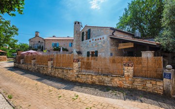 Beautiful stone house with swimming pool and terrace for 3 pax