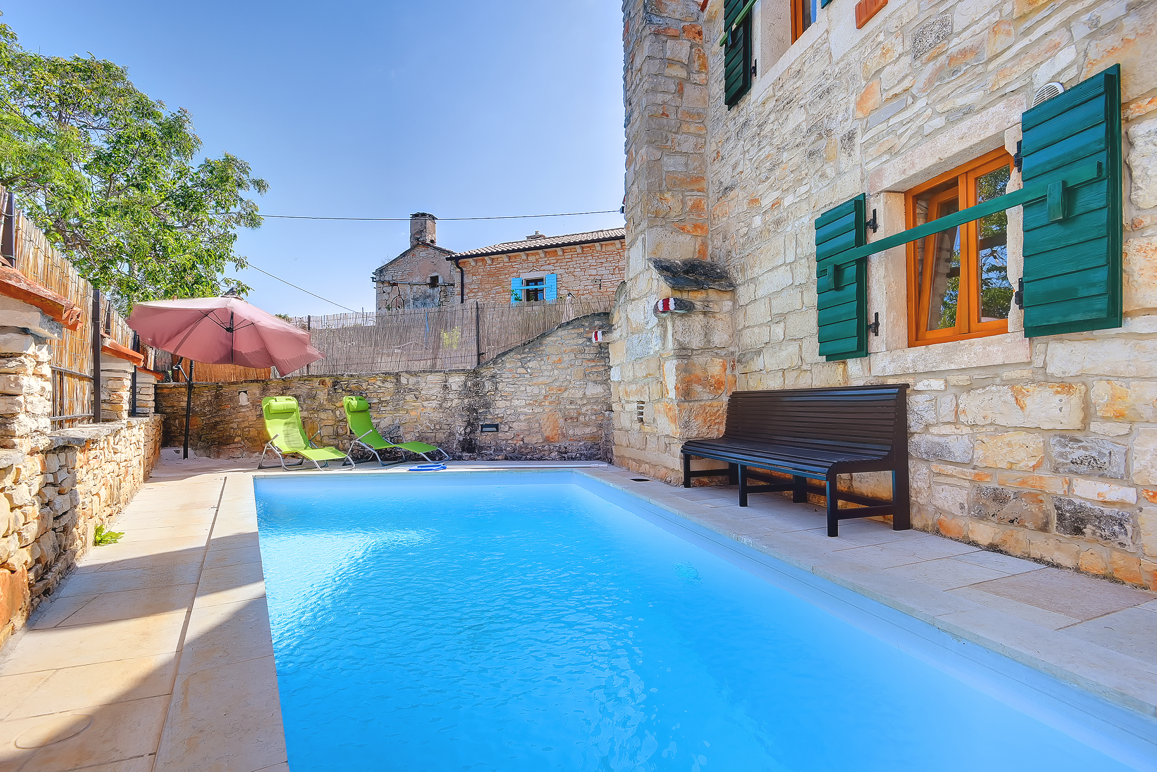Beautiful stone house with swimming pool and terrace for 3 pax